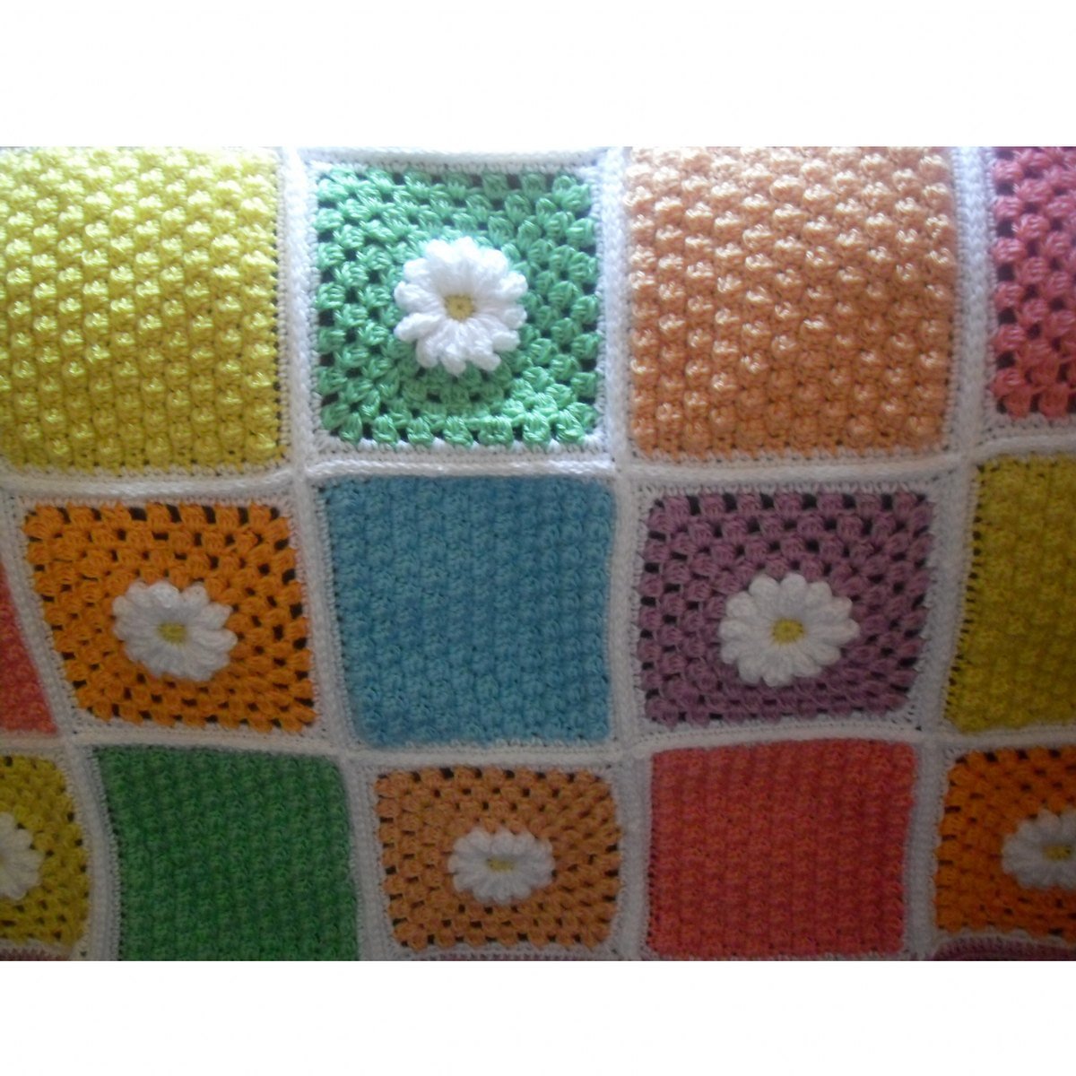 Free Crochet Pattern for Throw Blanket Daisy Popcorn Motifs Squares Granny